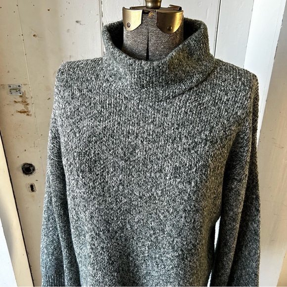 Cable & Gauge Green Heather Mock Turtleneck Sweater - Picture 2 of 14